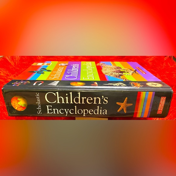 Scholastic‎ Children’s Encyclopedia - Picture 3 of 3